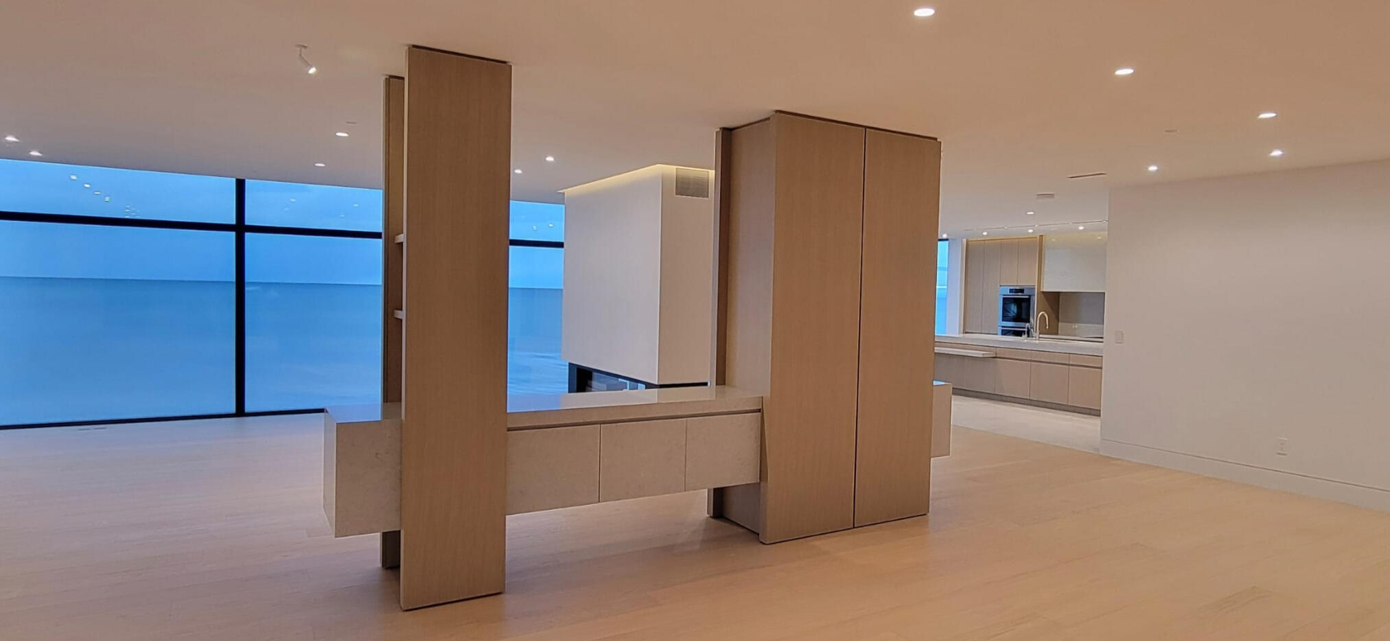 Freestanding Feature Unit